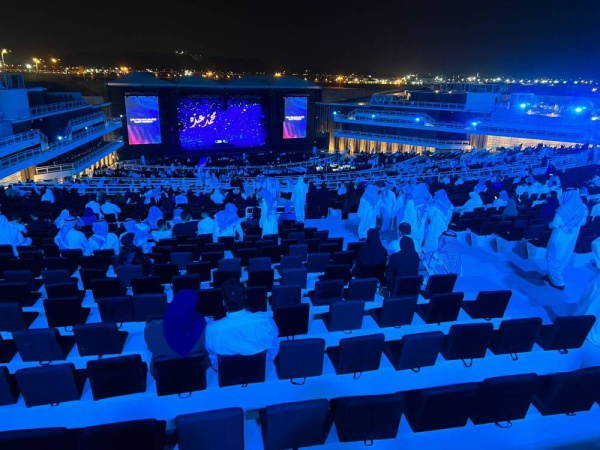 فنان العرب يشعل مسرح الدانة بباقة مميزة من أجمل أغانيه