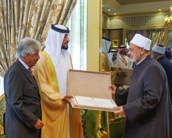 بحضور أنجال سموه.. ناصر بن حمد: دور بارز للإمام الأكبر أحمد الطيب في تعزيز مكانة الإسلام وقيمه