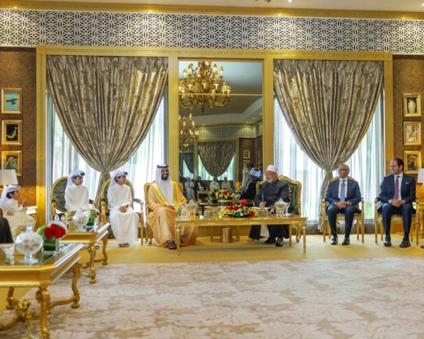 بحضور أنجال سموه.. ناصر بن حمد: دور بارز للإمام الأكبر أحمد الطيب في تعزيز مكانة الإسلام وقيمه