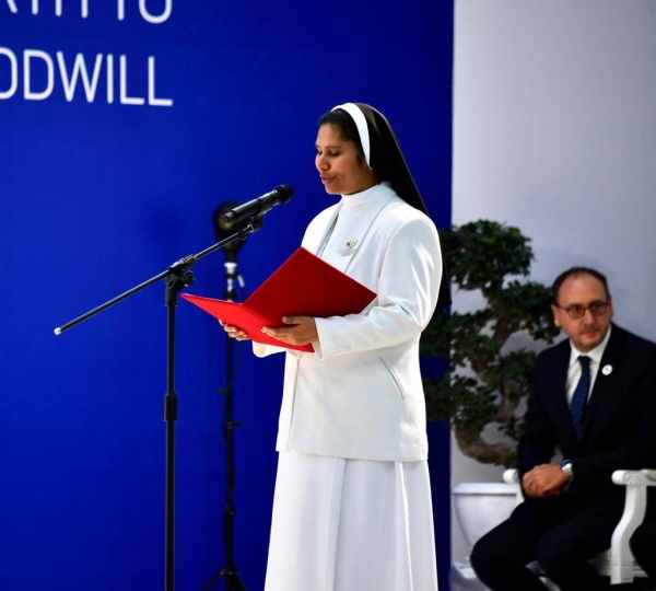 قداسة بابا الفاتيكان يزور مدرسة القلب المقدس