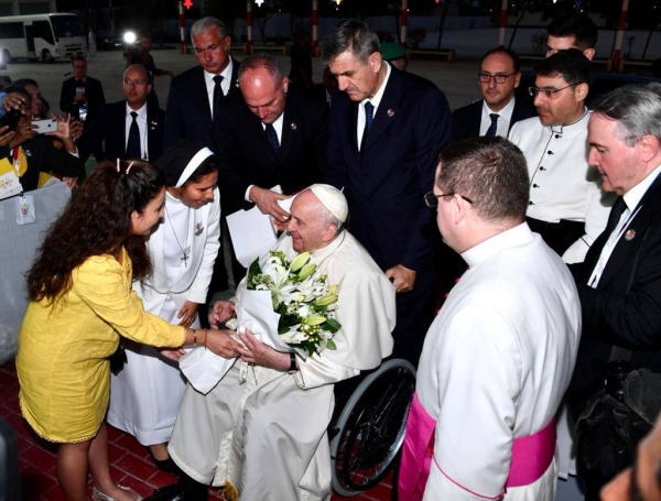 قداسة بابا الفاتيكان يزور مدرسة القلب المقدس