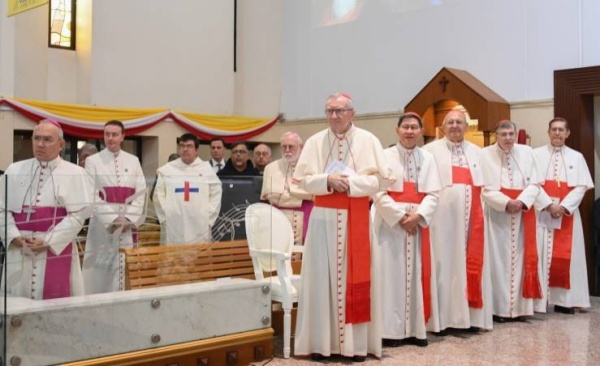 زار أقدم كنيسة في الخليج العربي .. بابا الفاتيكان يشيد بالتنوع الغني الذي لمسه في البحرين