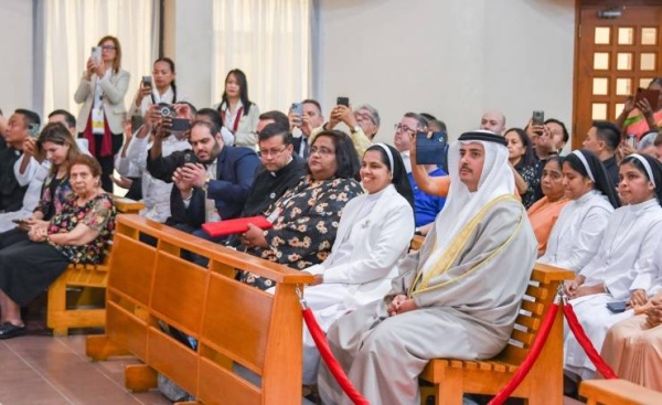 زار أقدم كنيسة في الخليج العربي .. بابا الفاتيكان يشيد بالتنوع الغني الذي لمسه في البحرين