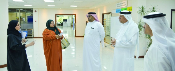 "العمل" تطلع الصحافة على الخدمات المقدمة للمواطنين