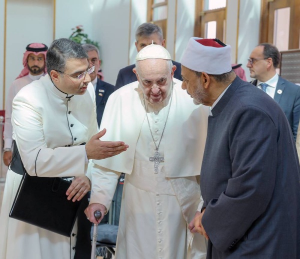 الملك في وداع قداسة بابا الفاتيكان وشيخ الأزهر الشريف