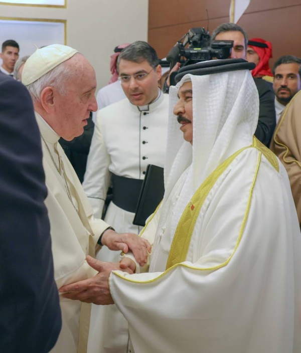 الملك في وداع قداسة بابا الفاتيكان وشيخ الأزهر الشريف