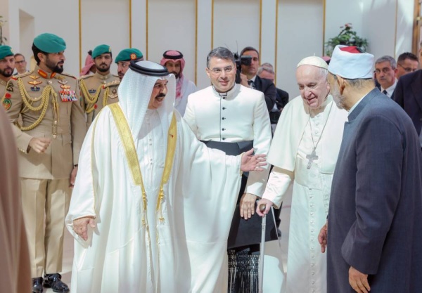 الملك في وداع قداسة بابا الفاتيكان وشيخ الأزهر الشريف