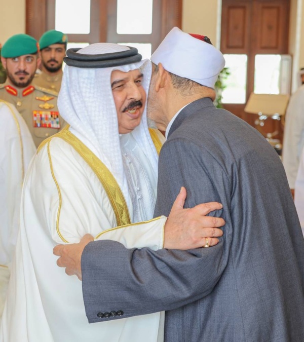 الملك في وداع قداسة بابا الفاتيكان وشيخ الأزهر الشريف