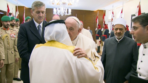 الملك في وداع قداسة بابا الفاتيكان وشيخ الأزهر الشريف