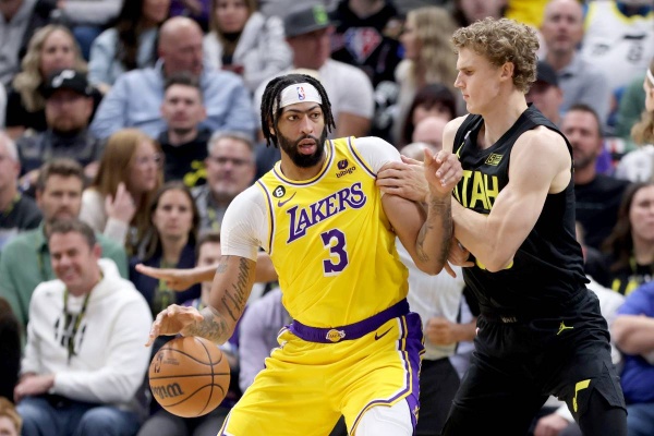 هوكس يلحق الهزيمة الأولى بباكس في دوري السلة الأمريكي