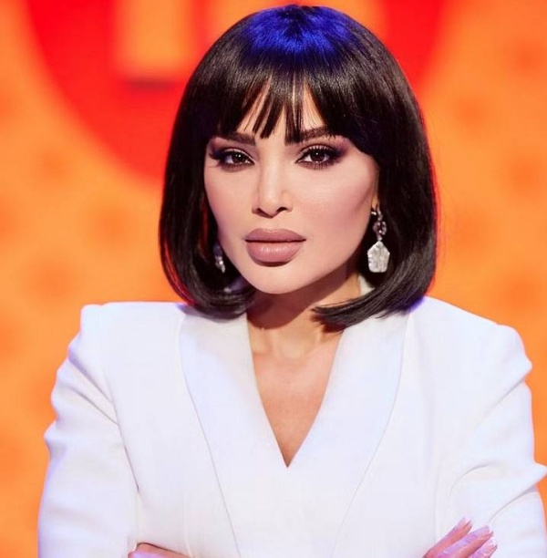 بعد إصابتها بالسرطان.. دينا حايك تظهر بالشعر المستعار وتبكي بحرقة