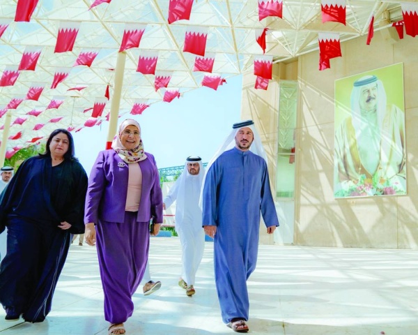 خالد بن حمد يشهد توقيع مذكرة تعاون بين جامعة البحرين وهيئة الرياضة