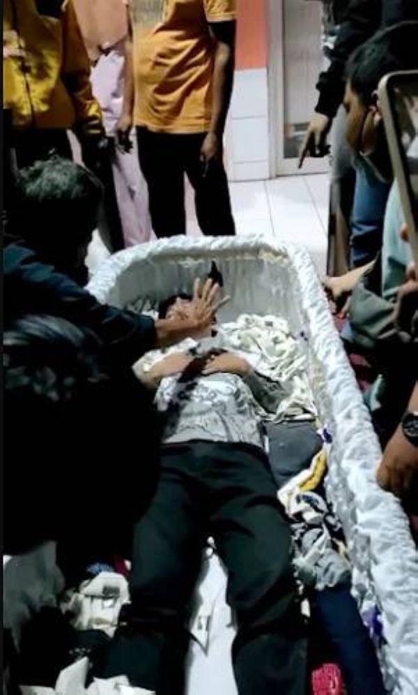 أندونيسي زيف وفاته للهروب من الدائنين.. نهض من نعشه في المستشفى