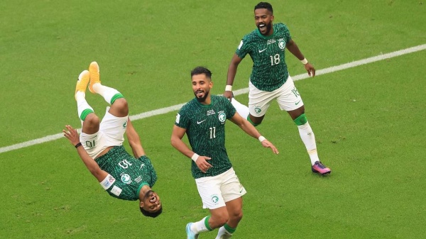 السعودية تفوز على الأرجنتين وتشعل المنافسة في كأس العالم