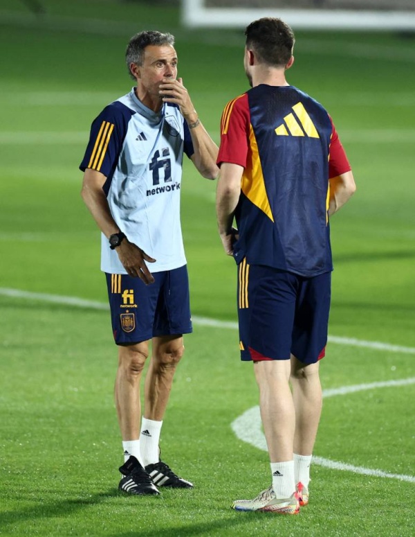 إنريكي المبتكر يقود إسبانيا بالتكنولوجيا