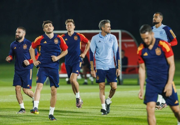 إنريكي المبتكر يقود إسبانيا بالتكنولوجيا