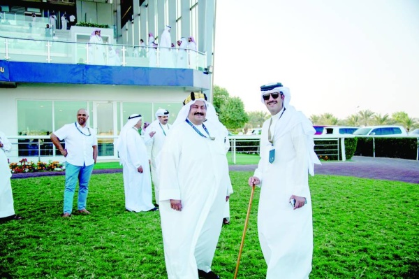 عيسى بن سلمان يشهد السباق.. الجياد المرشحة تحقق كؤوس الحصان العربي ومشاريع القصر