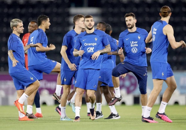 ديشامب يختار "التشكيلة" .. ويركز على "الثابتة"