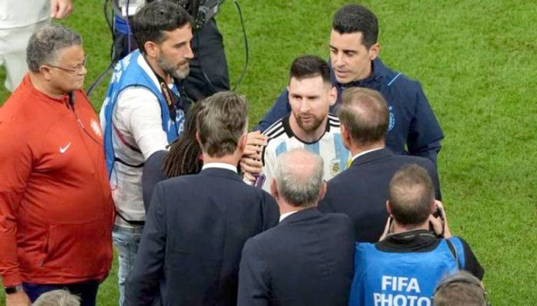 لماذا يكرهون فان جال "الثرثار" في الأرجنتين؟ احتفال ميسي يجيب