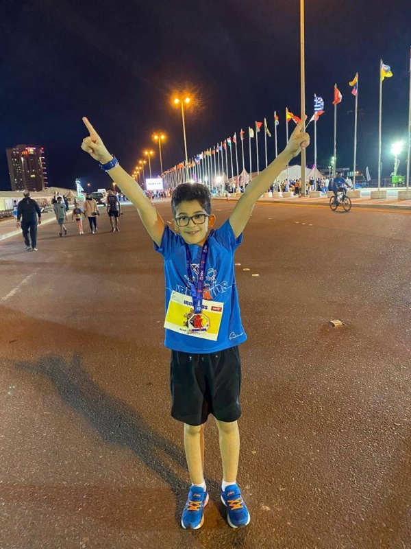 بعد المشاركة الناجحة في ترايثلون الأطفال.. المتسابق زيد يشكر ناصر وخالد بن حمد