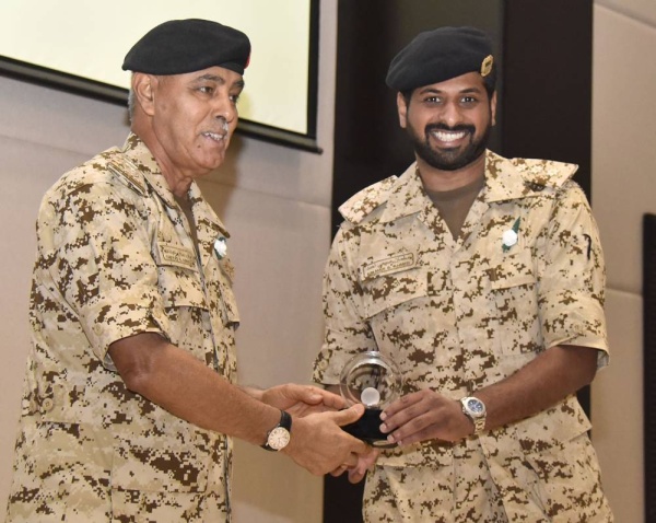 رئيس هيئة الأركان يرعى الحفل الختامي لمنافسات بطولة التنس الأرضي