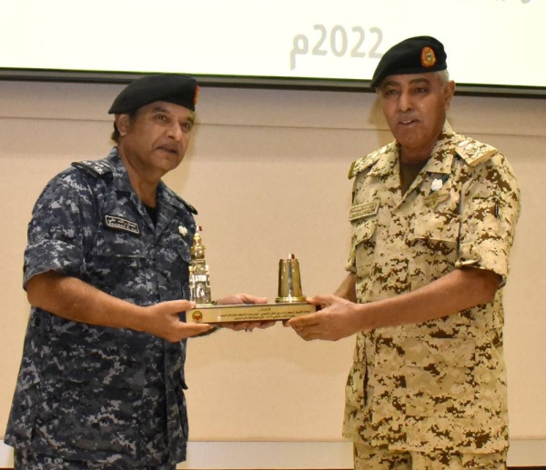 رئيس هيئة الأركان يرعى الحفل الختامي لمنافسات بطولة التنس الأرضي