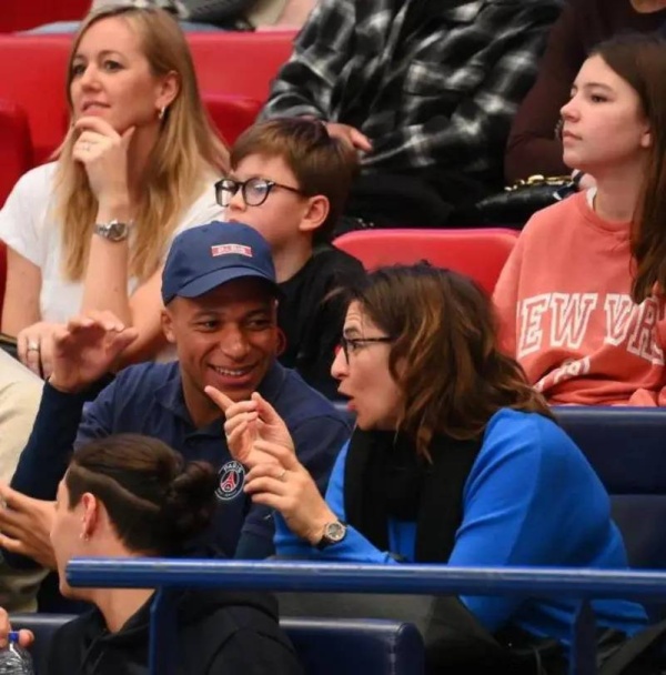 من هي فايزة العماري؟.. ارتبط اسمها بمبابي واجتاحت محركات البحث خلال المونديال