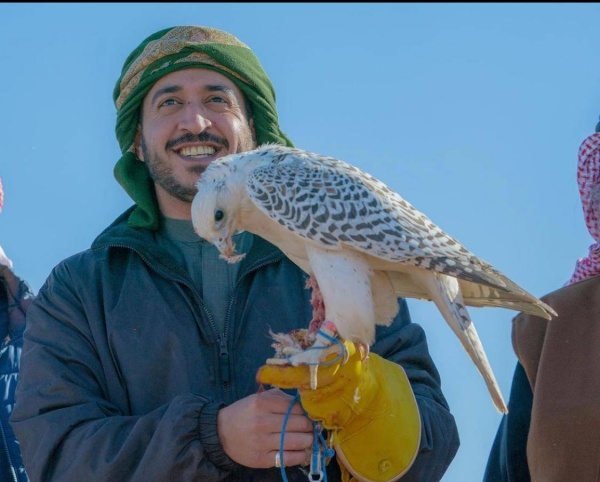 خالد بن حمد ينشر صورة لجلالة الملك المعظم