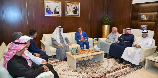 وزير العمل: الاستمرار  في دعم وتوفير الحوافز للمنشآت الملتزمة بتوظيف البحرينيين