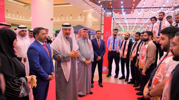 وزير العمل: الاستمرار  في دعم وتوفير الحوافز للمنشآت الملتزمة بتوظيف البحرينيين