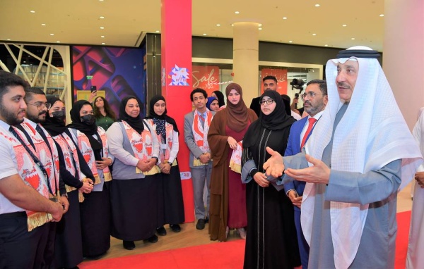 وزير العمل: الاستمرار  في دعم وتوفير الحوافز للمنشآت الملتزمة بتوظيف البحرينيين