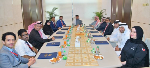 وزير العمل: الاستمرار  في دعم وتوفير الحوافز للمنشآت الملتزمة بتوظيف البحرينيين