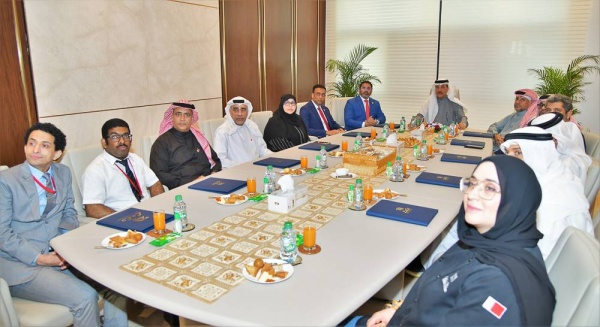 وزير العمل: الاستمرار  في دعم وتوفير الحوافز للمنشآت الملتزمة بتوظيف البحرينيين