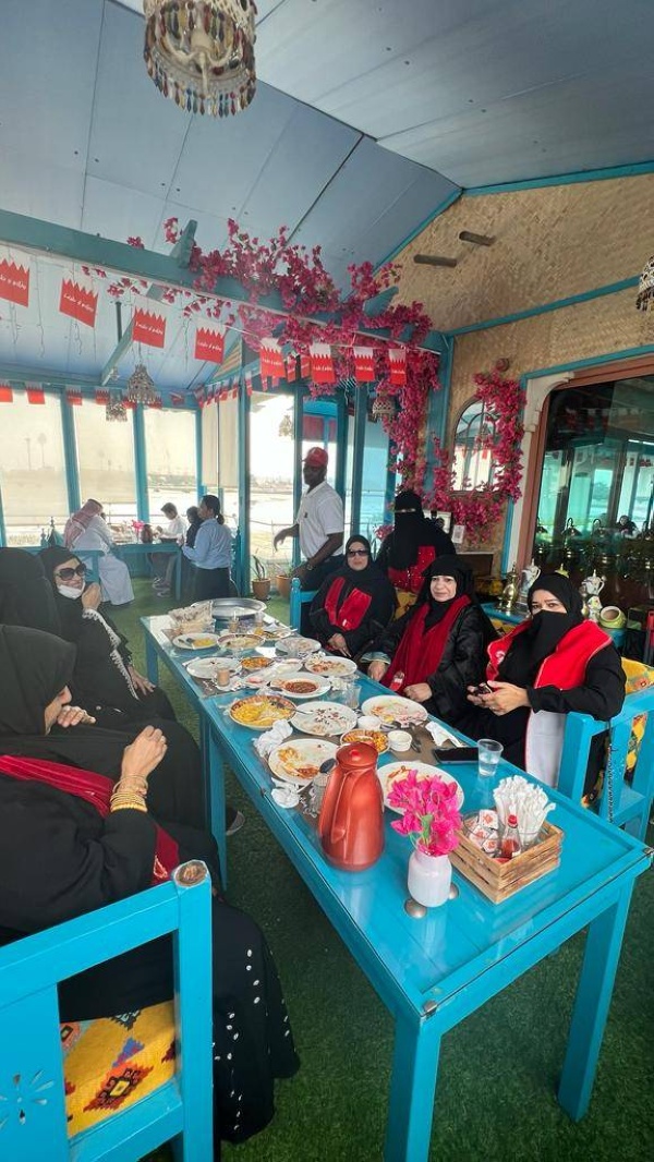 سفيرة المنظمة الدولية للعمل التطوعي تكرم عددا من النساء البحرينيات