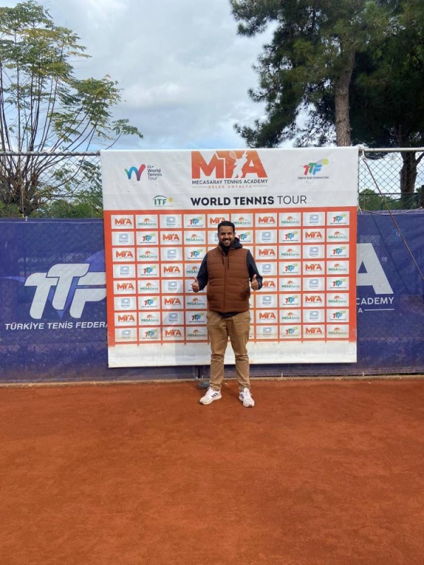 الحكم الدولي البحريني أحمد الحواج يشارك في إدارة بطولة مهاراشترا للتنس للمحترفين&nbsp;

&nbsp;