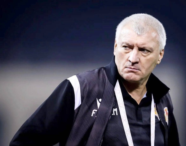 بعد زجه لـ 3 لاعبين بالوقت الضائع 
متروك بحث عن التعادل.. فجاء بالفوز للشرقي