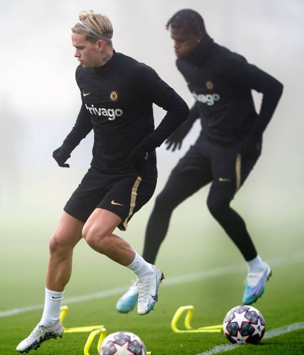 دورتموند المنتشي بالانتصارات يواجه تشيلسي المدجج بالصفقات