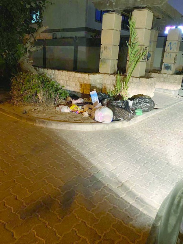 عبدالله دراج يقترح السماح بصيد الكلاب بمقابل مادي