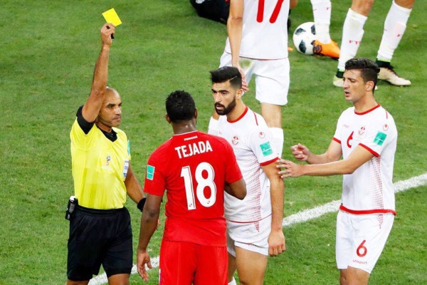 الملاعب الخليجية تسبقنا في تطبيق «VAR»