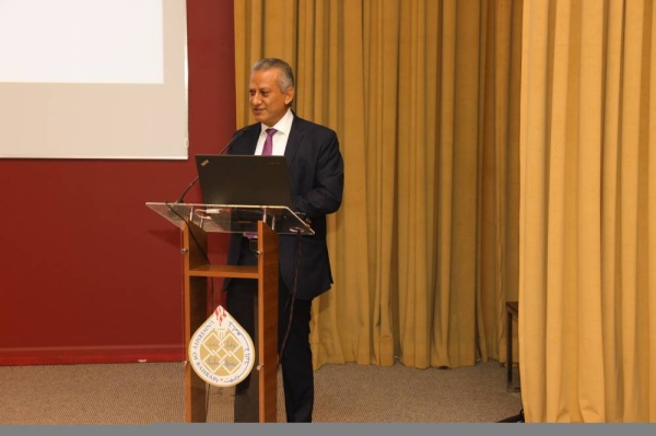 جامعة البحرين تستضيف تجارب علمية متعددة تنفذ بواسطة ضوء السنكروترون