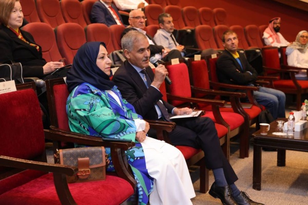 جامعة البحرين تستضيف تجارب علمية متعددة تنفذ بواسطة ضوء السنكروترون