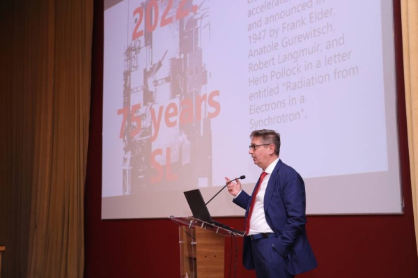 جامعة البحرين تستضيف تجارب علمية متعددة تنفذ بواسطة ضوء السنكروترون