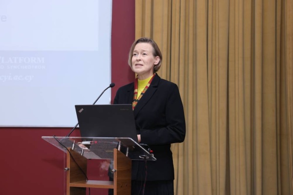 جامعة البحرين تستضيف تجارب علمية متعددة تنفذ بواسطة ضوء السنكروترون