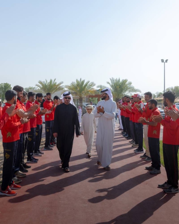 بالفيديو والصور .. ناصر بن حمد يحتفل باستقبال جياد الفريق الملكي بعد الفوز ببطولة العالم للقدرة