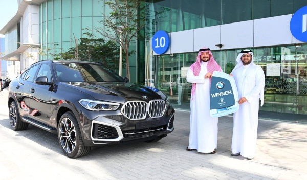 نعمة العرفج تفوز بـ «BMW x6» من مجمع السيف - ضاحية السيف ضمن «تسوق واربح»