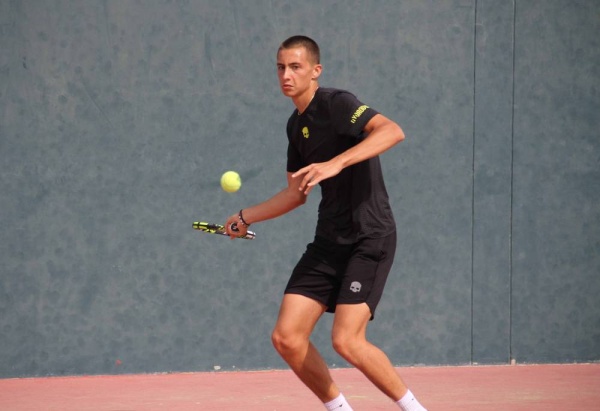 الروماني يانيك يقترب من الاحتفاظ بلقب الفردي وخروج وصيفة بطلة الفتيات