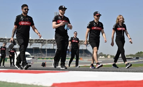 حلبة البحرين تدعو الجماهير لحضور فعاليات اليوم الأول لسباق الفورمولا 1