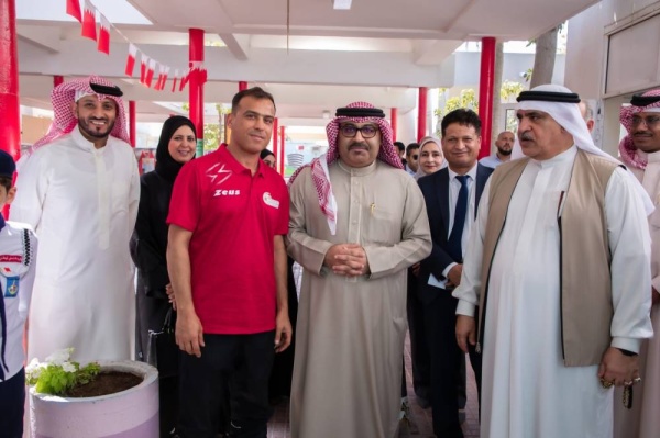 وزير التربية والتعليم يزور مدرسة الدراز الإعدادية للبنين