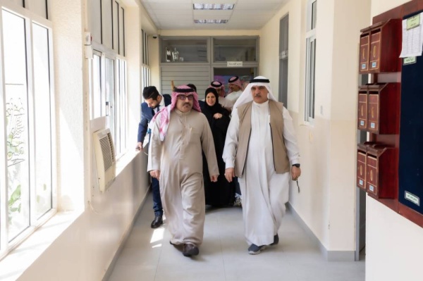 وزير التربية والتعليم يزور مدرسة الدراز الإعدادية للبنين