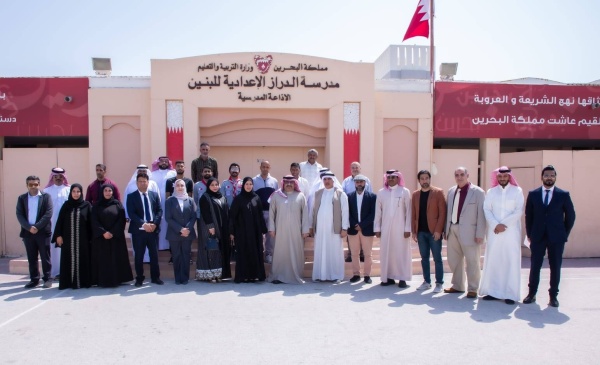 وزير التربية والتعليم يزور مدرسة الدراز الإعدادية للبنين